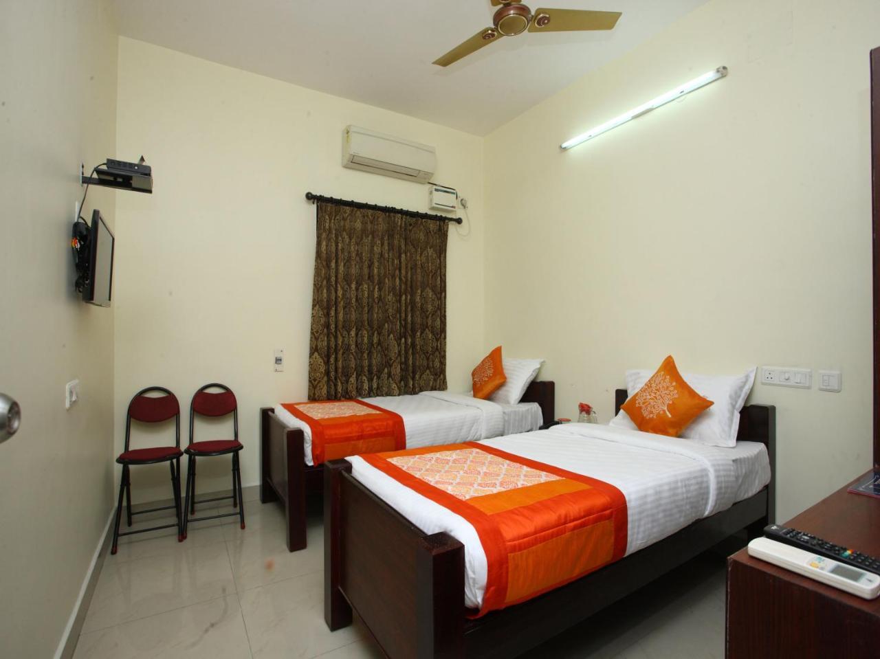 Oyo 10465 Koyambedu Chennai Hotel Exterior photo