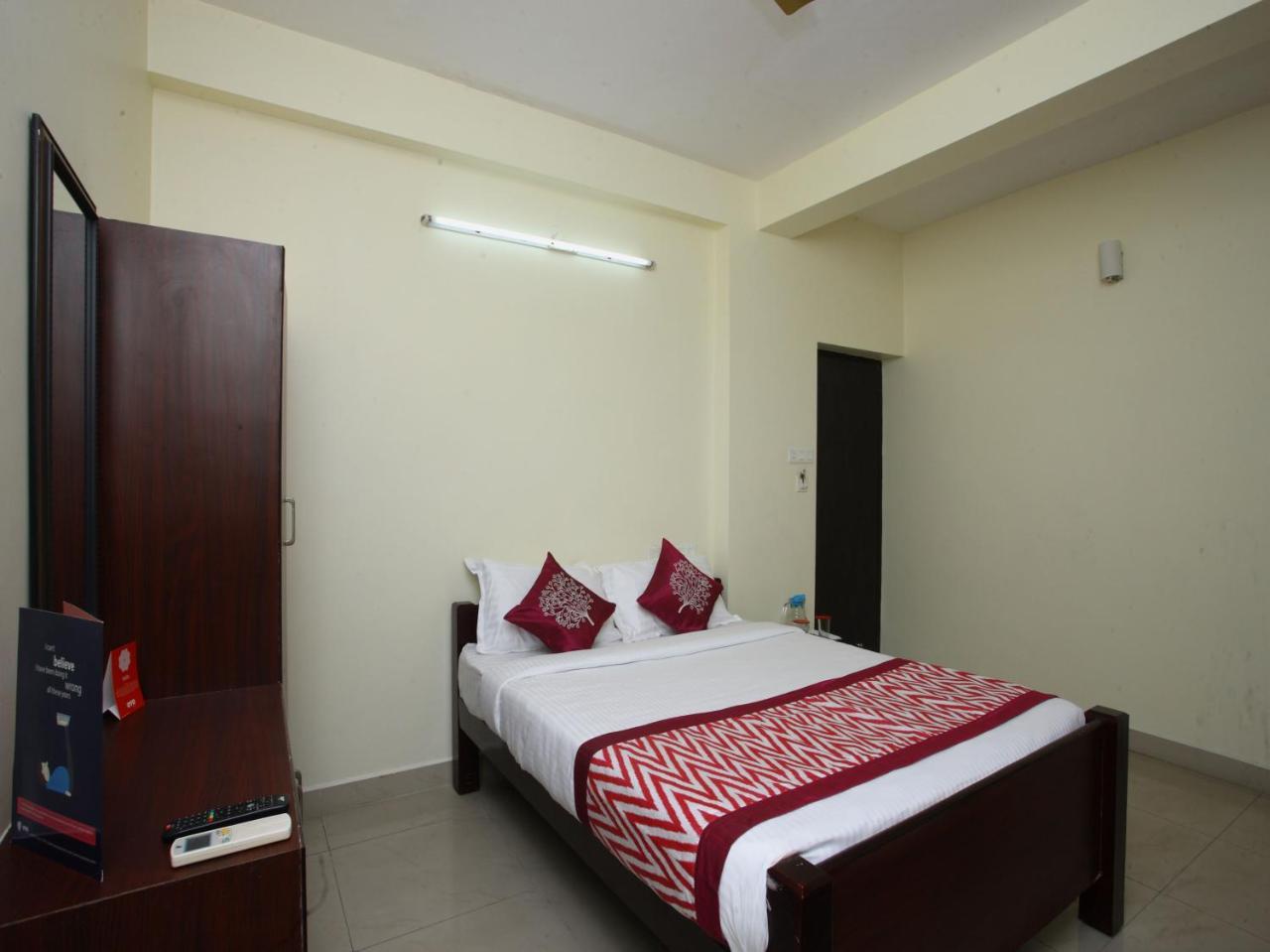 Oyo 10465 Koyambedu Chennai Hotel Exterior photo