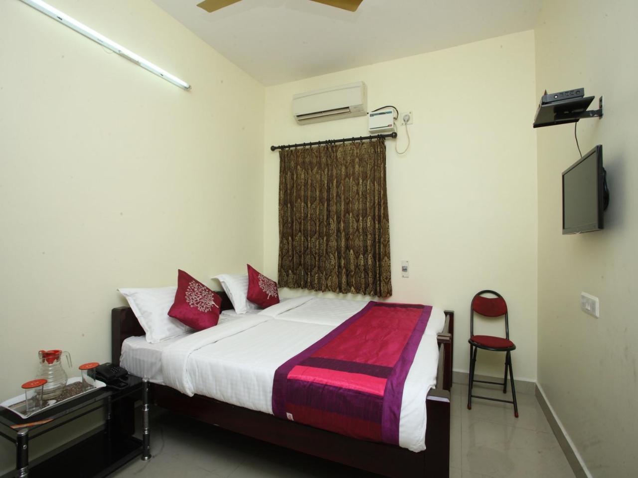 Oyo 10465 Koyambedu Chennai Hotel Exterior photo