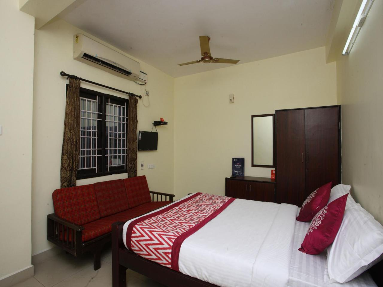 Oyo 10465 Koyambedu Chennai Hotel Exterior photo
